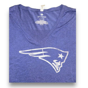 Loose Fit New England Patriots Women's V-neck Top Size:‎ XL